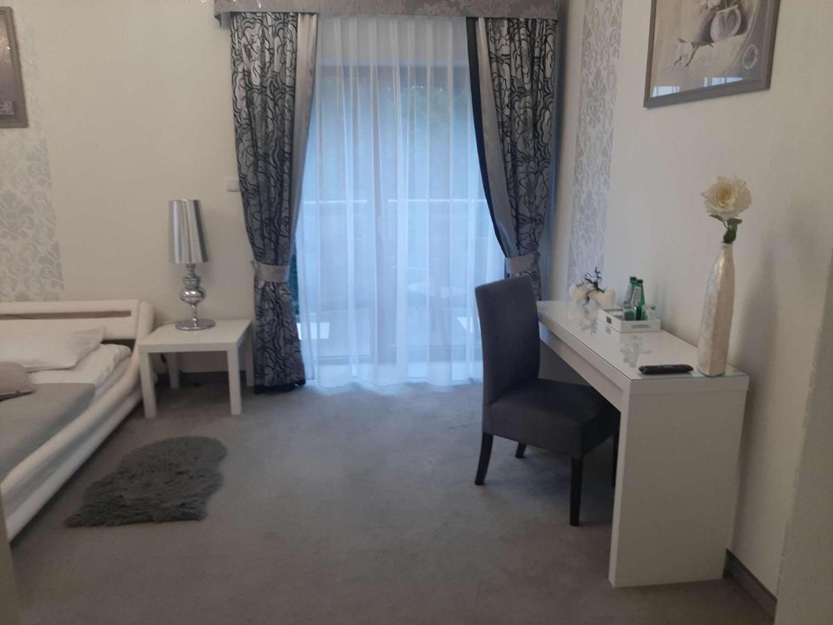 Pokoje Goscinne Teczowa Luban Buitenkant foto